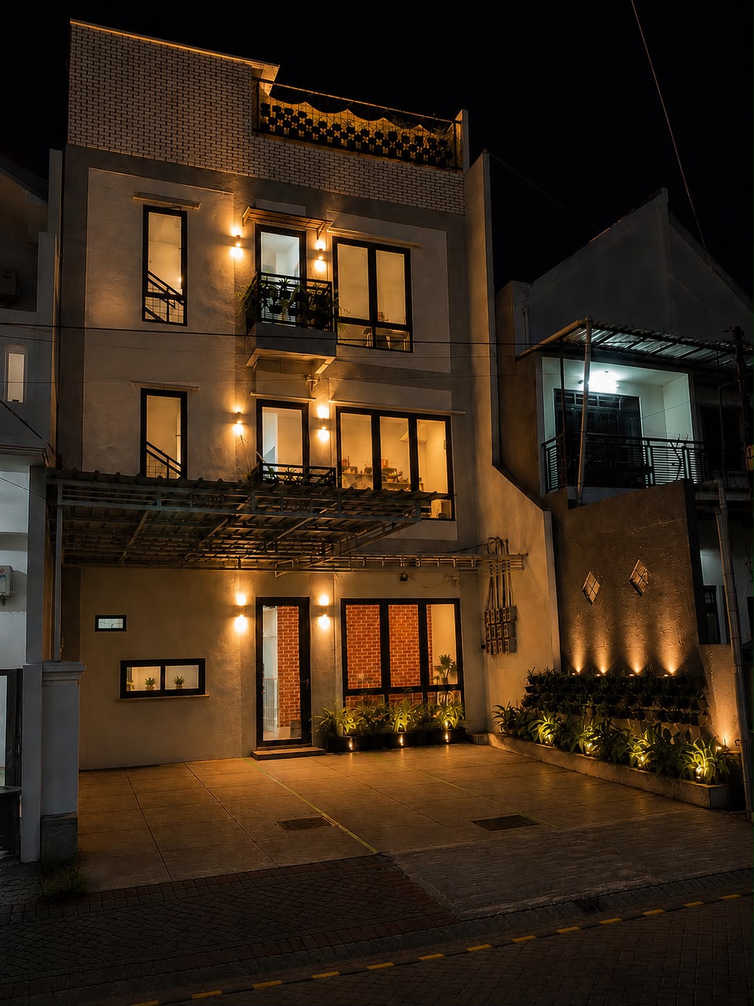 Tampak depan Kost Executive Graha Tirta Waru Sidoarjo bermandikan cahaya di malam hari